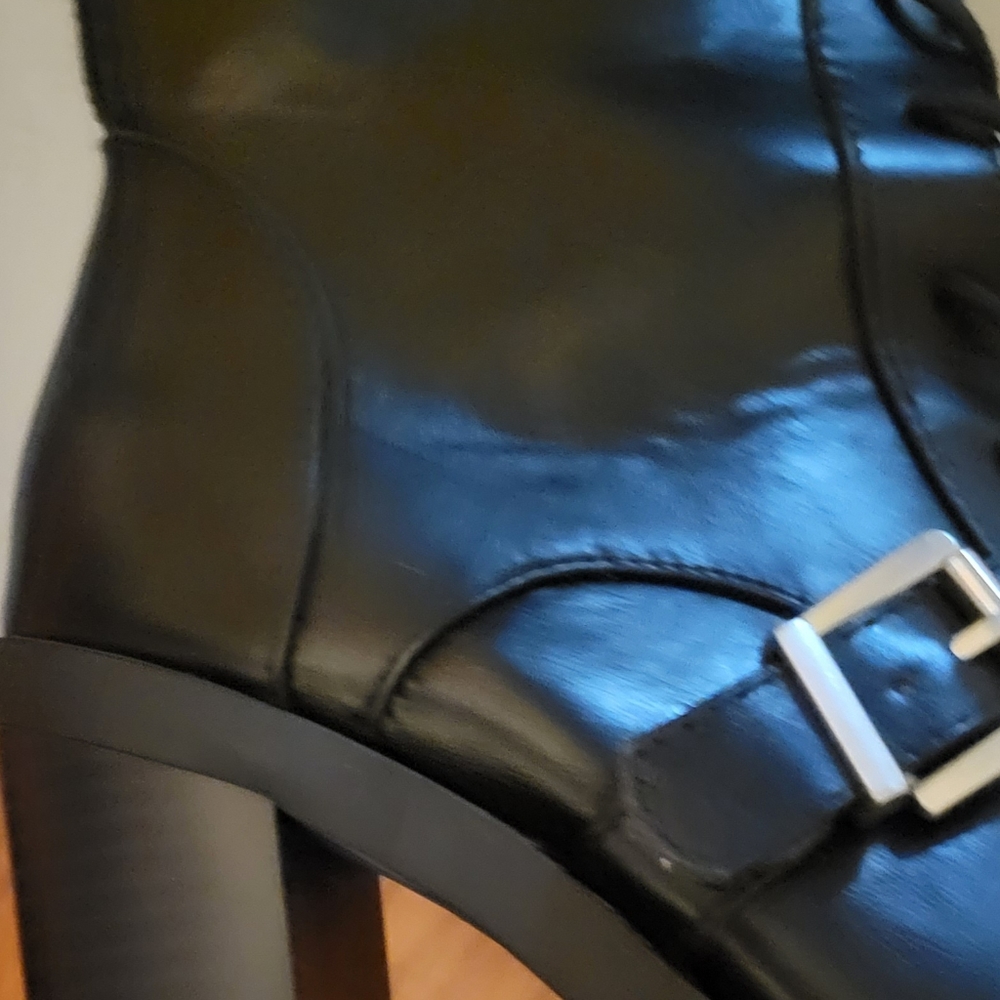 Black boots - Picture 4 of 8